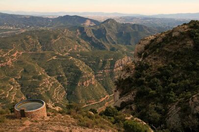 Ruta desde Collbató a Montserrat andando.