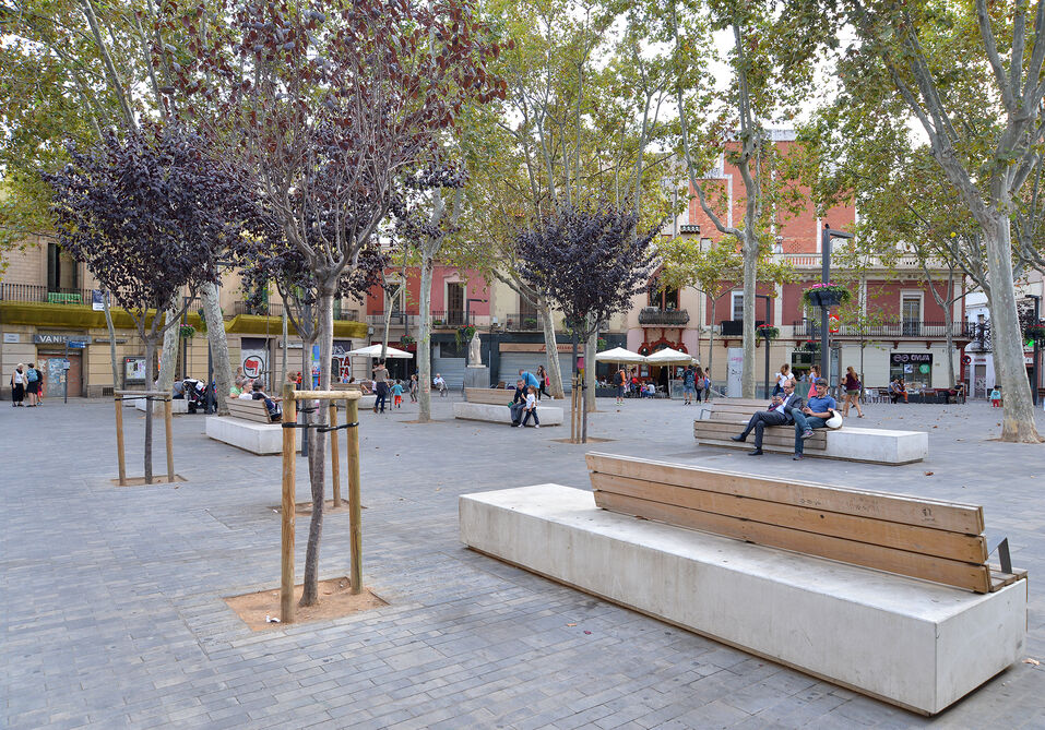 Visitar la plaza Eivissa de Barcelona 