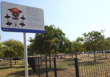 Zona de recreo para perros plaza Copèrnic
