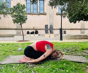 yoga con ari