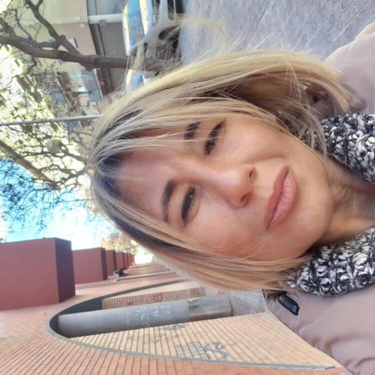 Foto de perfil de Mari Angeles