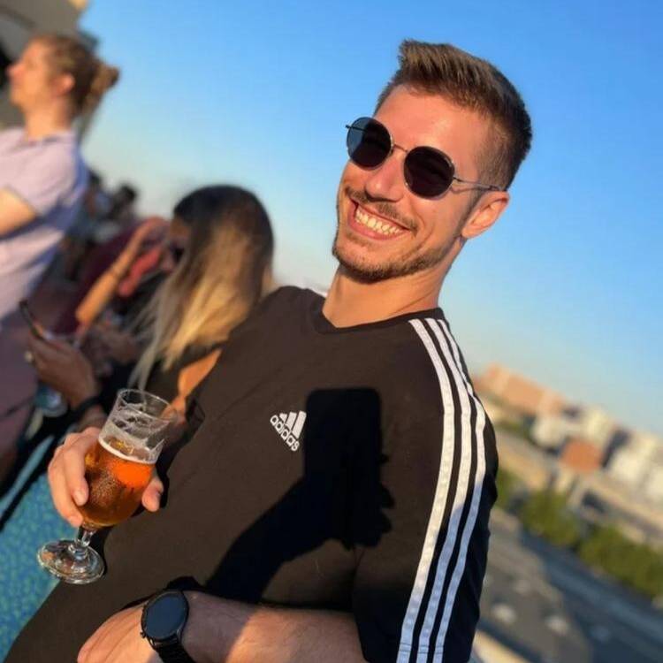Foto de perfil de Adrian