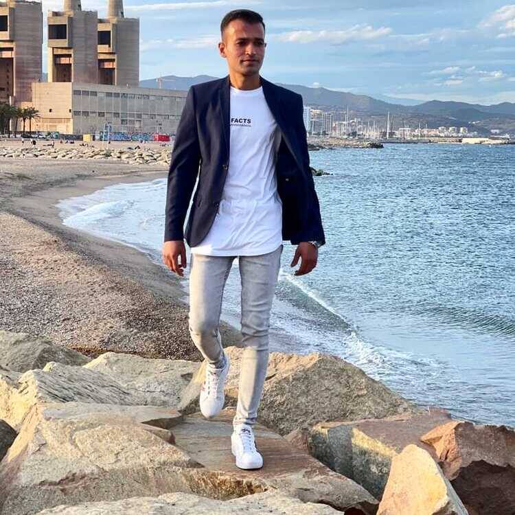 Foto de perfil de Haroon