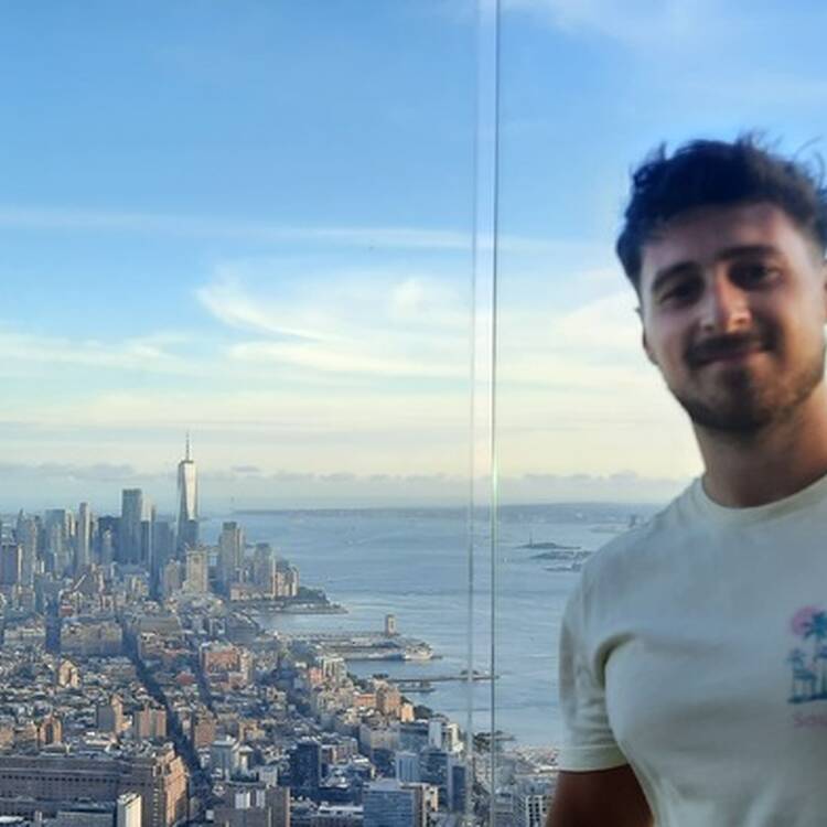 Foto de perfil de Adrian
