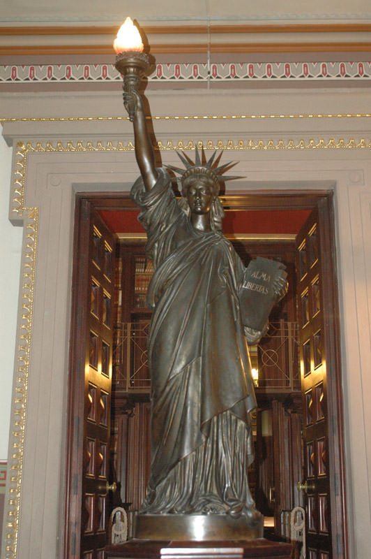 Estatura libertad Barcelona